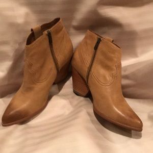 ¥ FRYE Ankle Boots